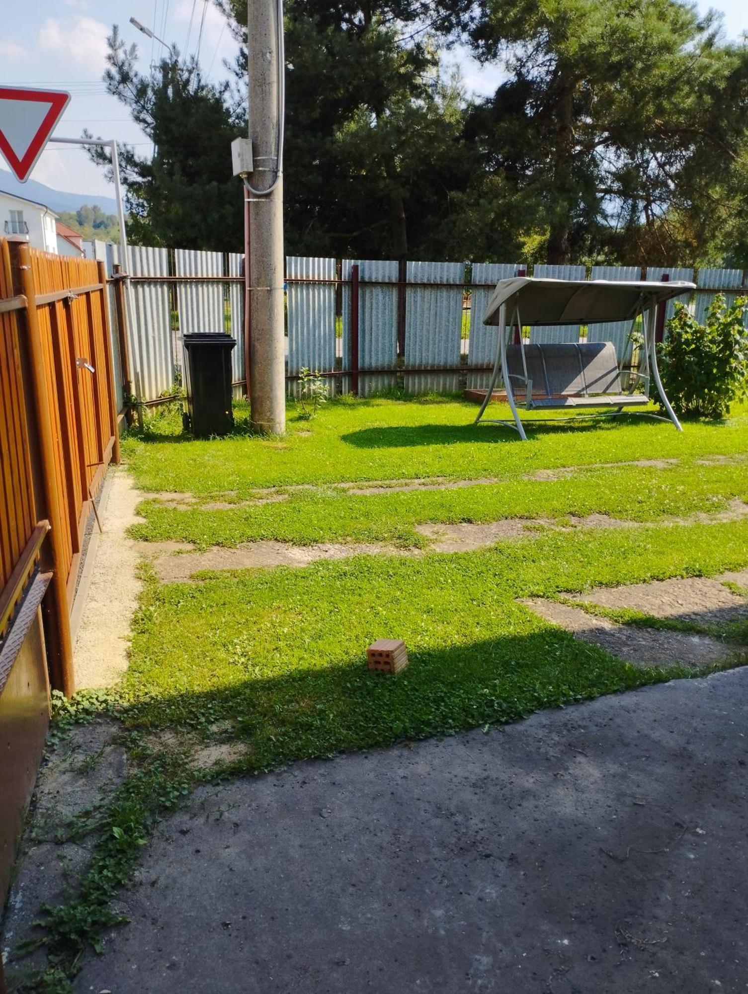 Cenovo výhodné ubytovanie v tichej štvrti Snina Exterior foto