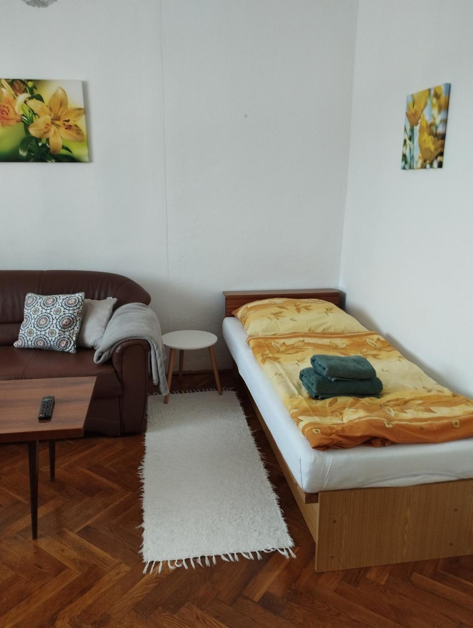 Cenovo výhodné ubytovanie v tichej štvrti Snina Exterior foto